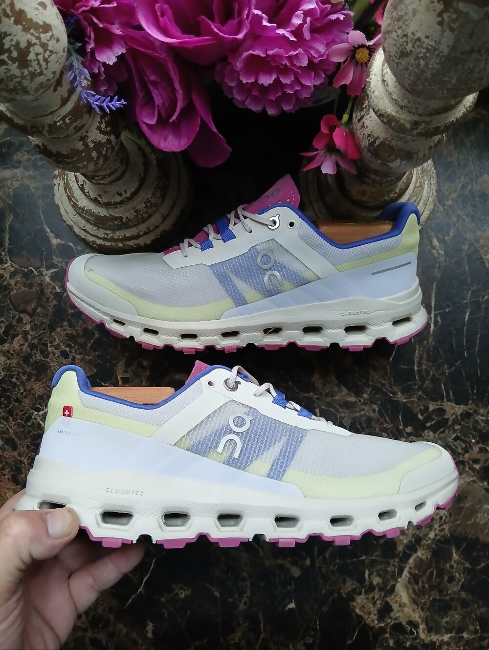 On CloudVista Athletic/Adventure Trail Hiking Shoes Size 9 for Women
